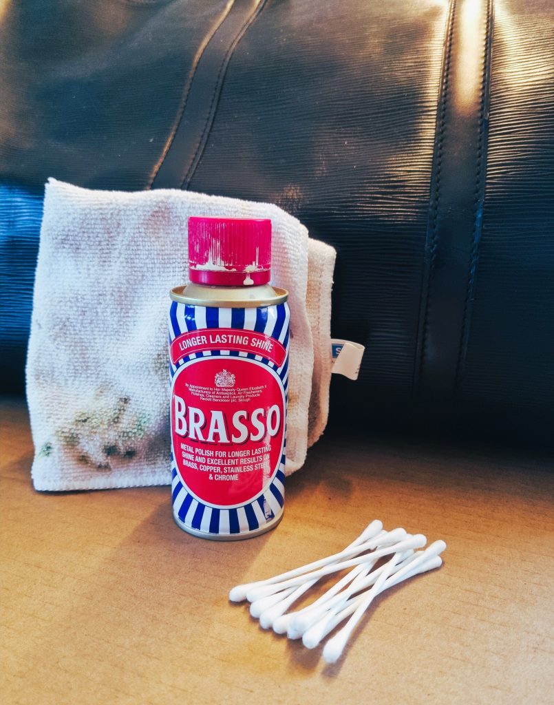 Louis Vuitton Hardware reinigen mit Brasso