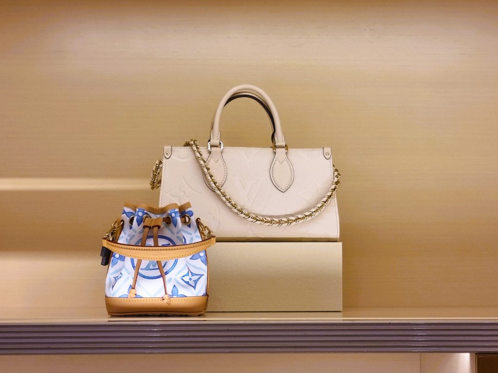 Louis Vuitton Metis East West Creme