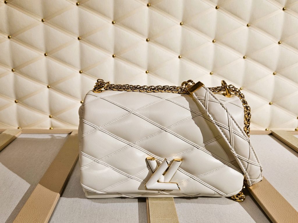 Louis Vuitton Go-14 MM in Creme
