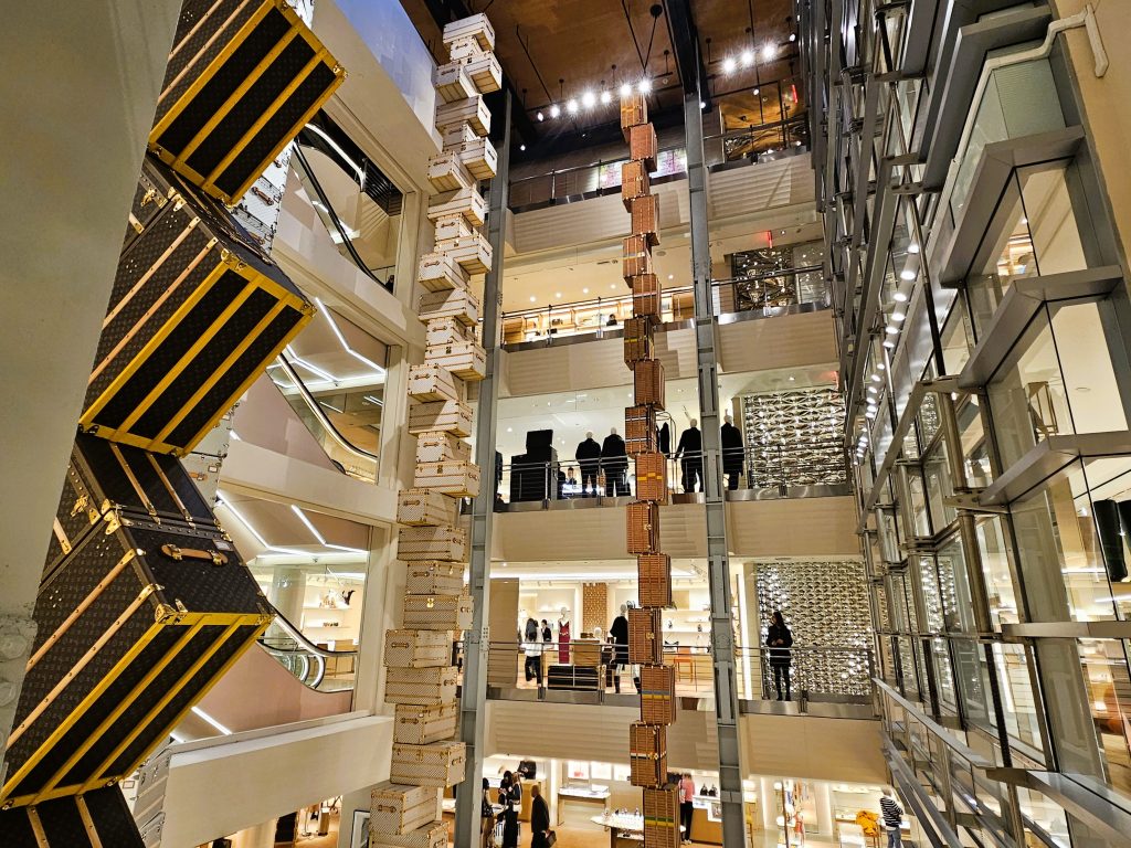 Louis Vuitton Store New York - Kofferstapel