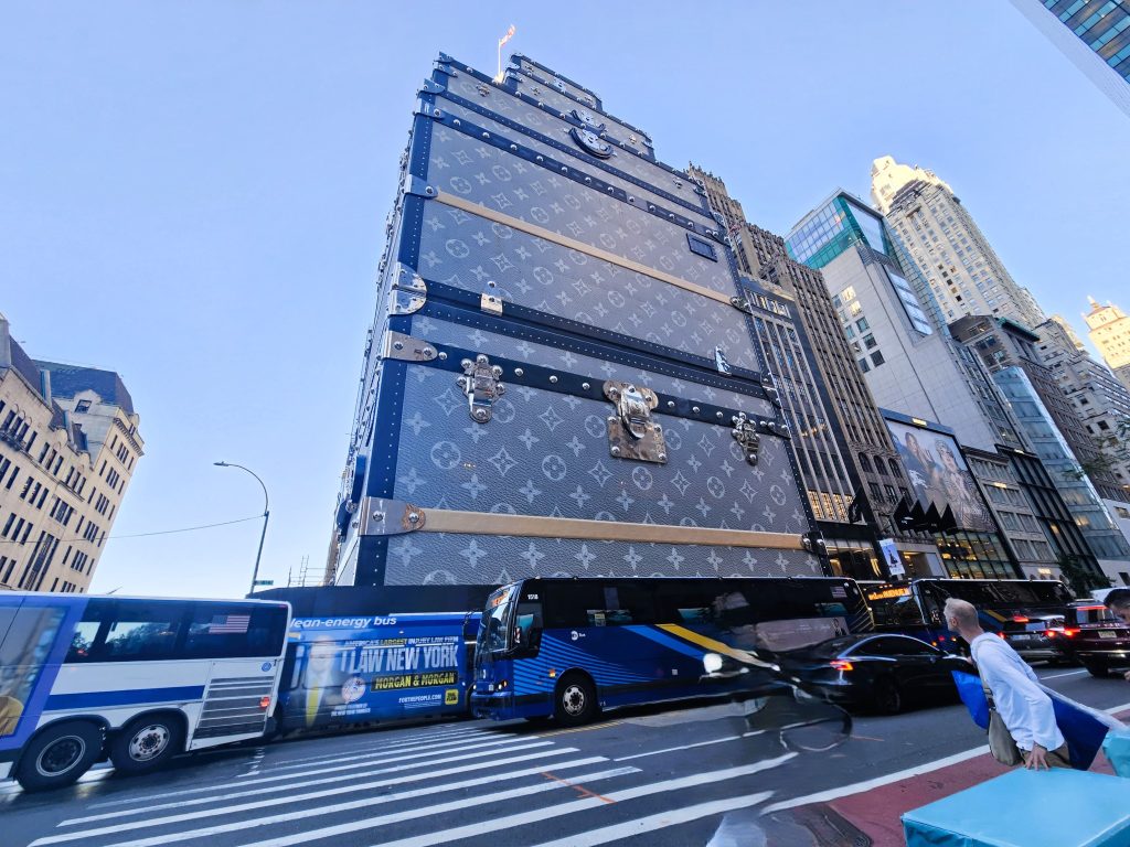 Louis Vuitton Boutique New York als Koffer
