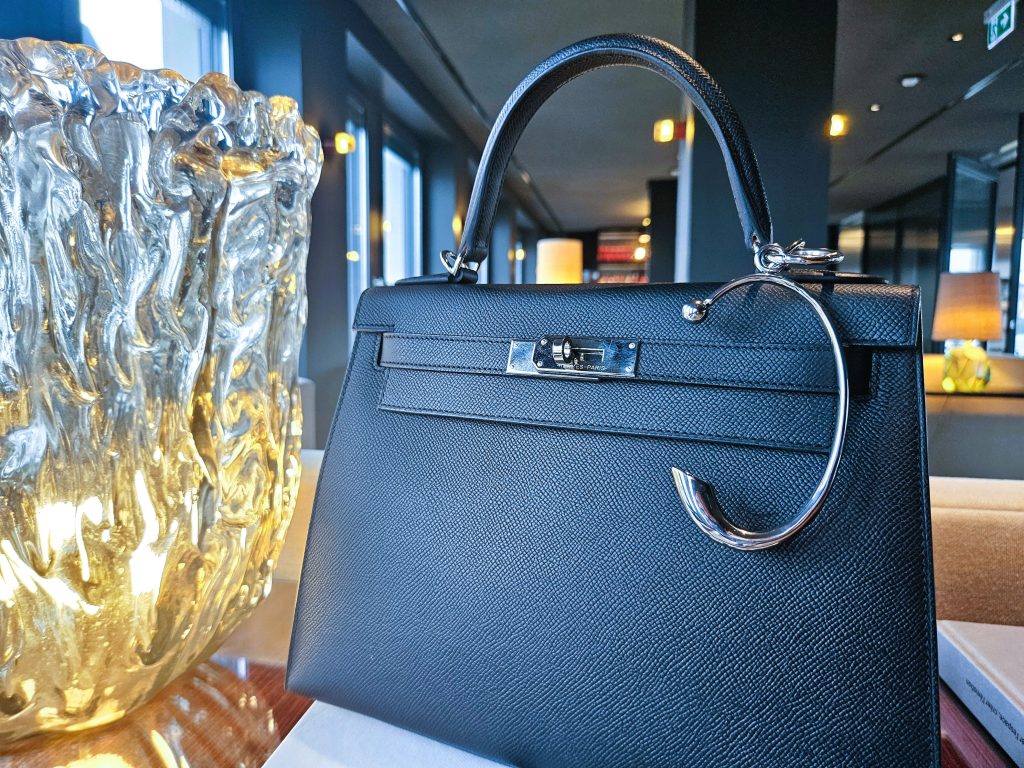 Hermes Kelly mit Taschenhalter silber