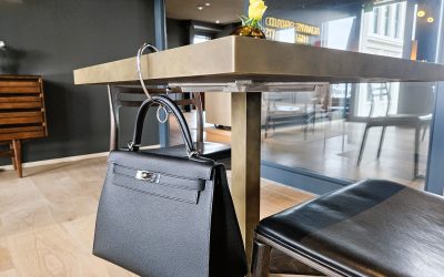 Taschenhalter für den Tisch: Warum deine Designerhandtasche einen besseren Platz verdient
